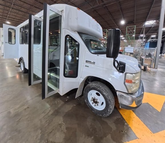 2014 Ford E450 Shuttle Bus