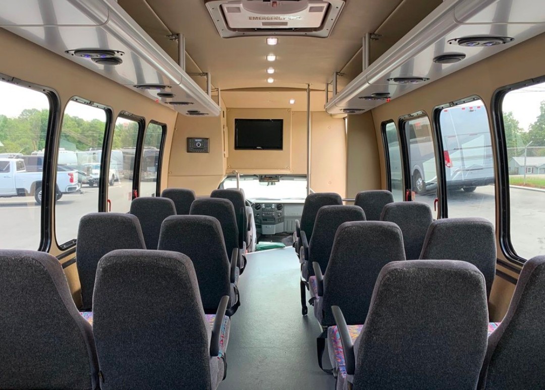 2014 Ford F-550 Diesel Shuttle Bus with 25-Passenger Capacity