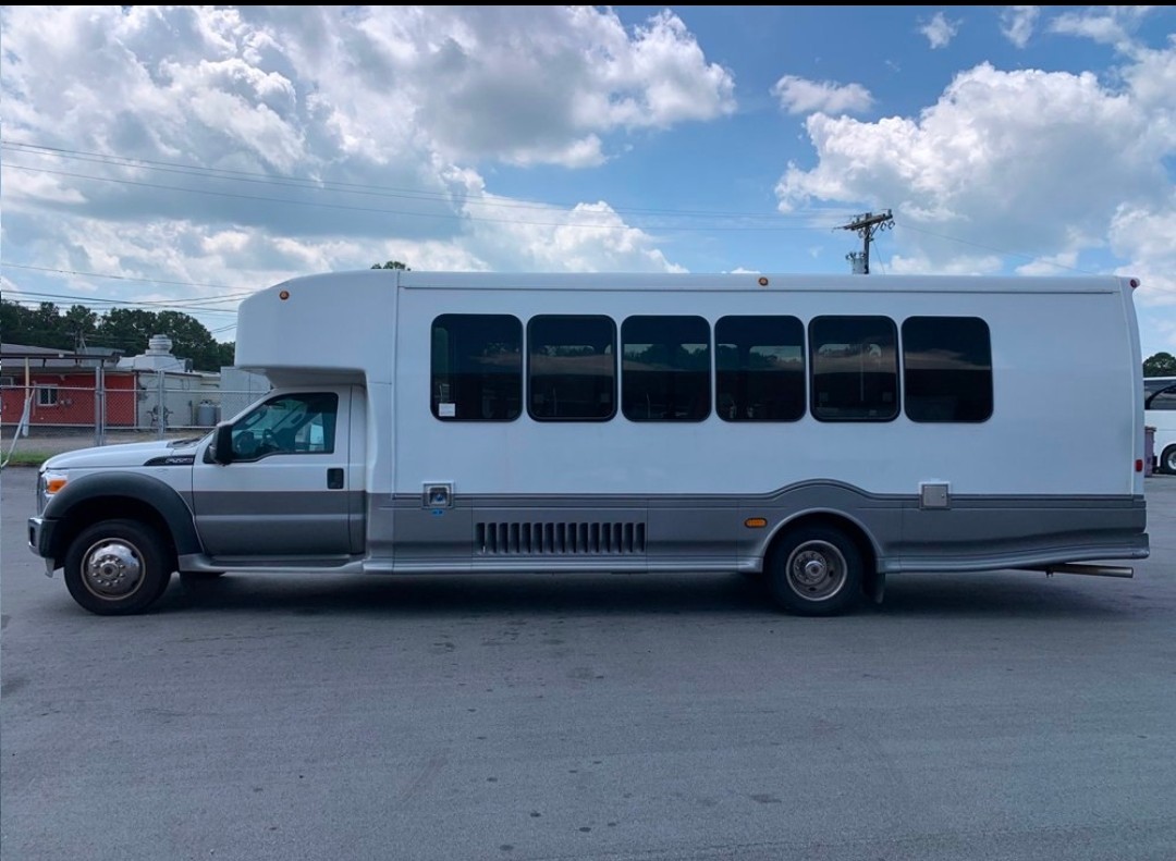 2014 Ford F-550 Diesel Shuttle Bus with 25-Passenger Capacity