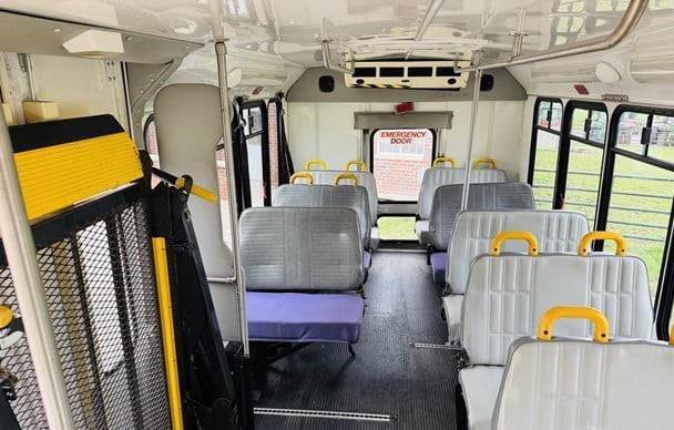2005 Ford E450 Super Duty Shuttle Bus