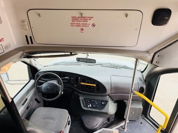 2005 Ford E450 Super Duty Shuttle Bus