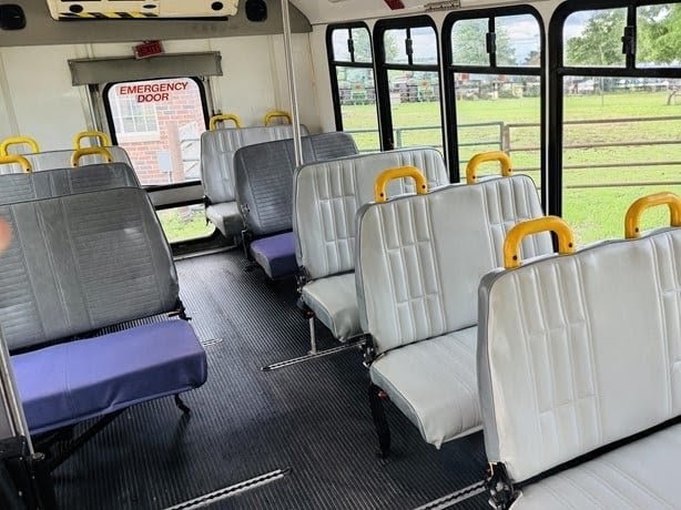 2005 Ford E450 Super Duty Shuttle Bus