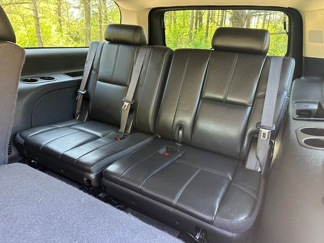 2014 GMC Yukon XL – Reliable V8-Powered SUV