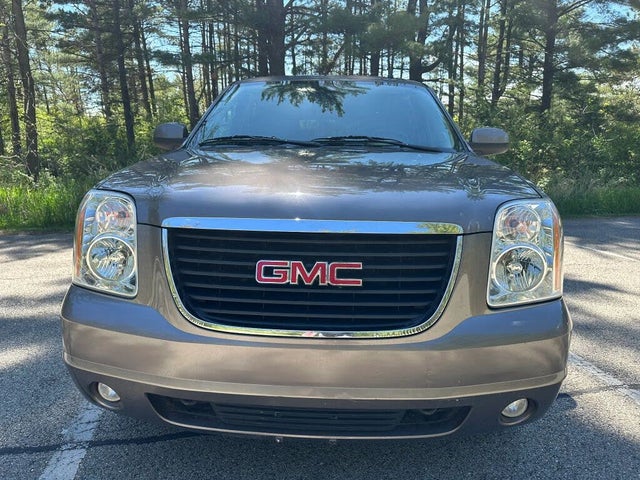 2014 GMC Yukon XL – Reliable V8-Powered SUV