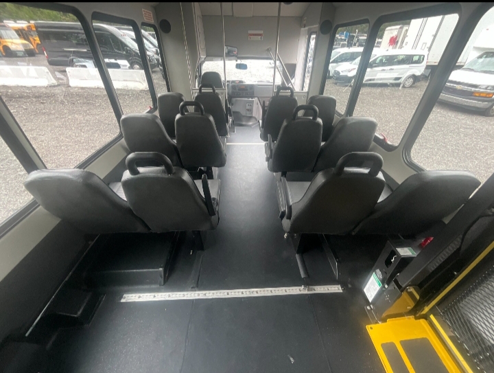 2022 Ford E-350 Shuttle Bus