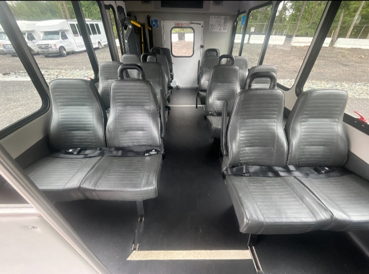 2022 Ford E-350 Shuttle Bus