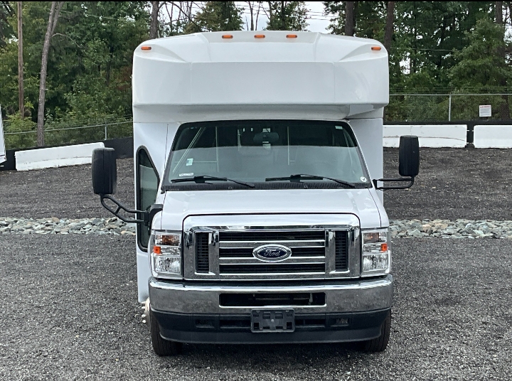 2022 Ford E-350 Shuttle Bus