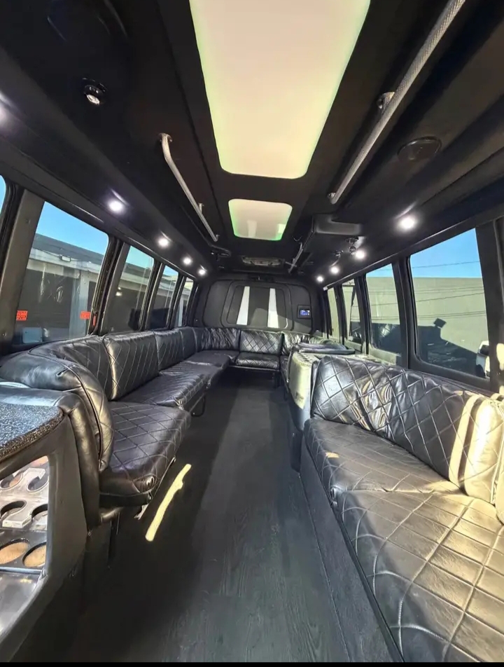 2006 Ford E-450 Limo Bus