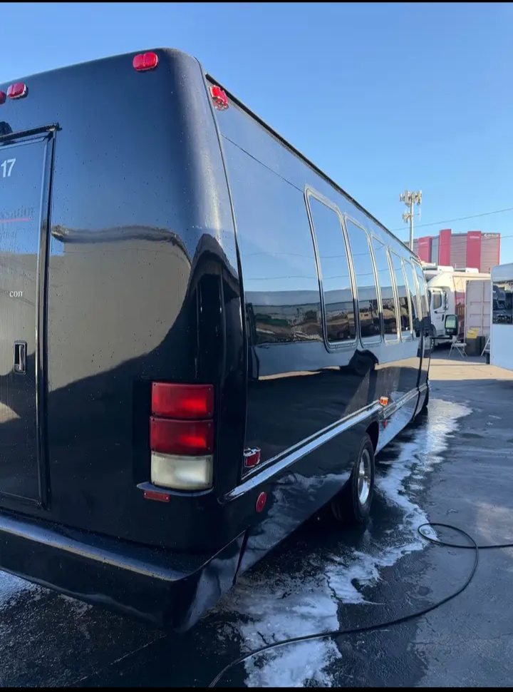 2006 Ford E-450 Limo Bus