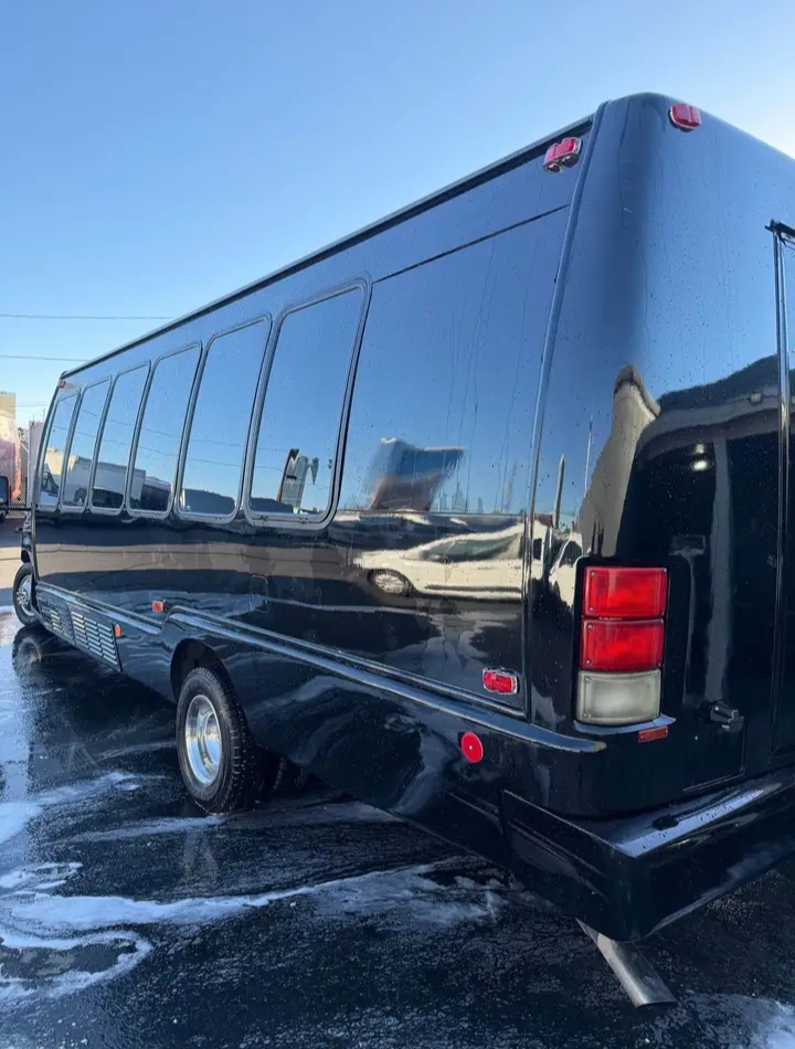 2006 Ford E-450 Limo Bus