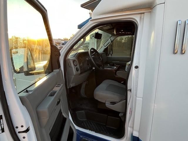 2015 Ford E-350 Shuttle Bus