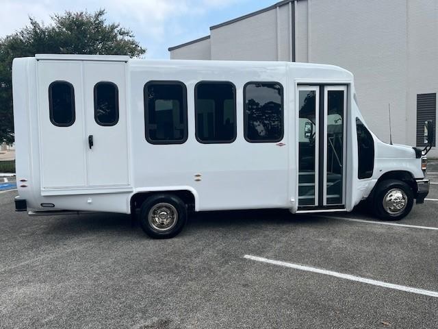 2026 Ford E-450 Super Duty Shuttle Bus