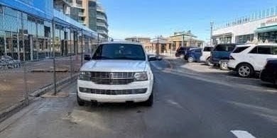 Well - maintained 14-Passenger 2008 Lincoln Navigator Limousine