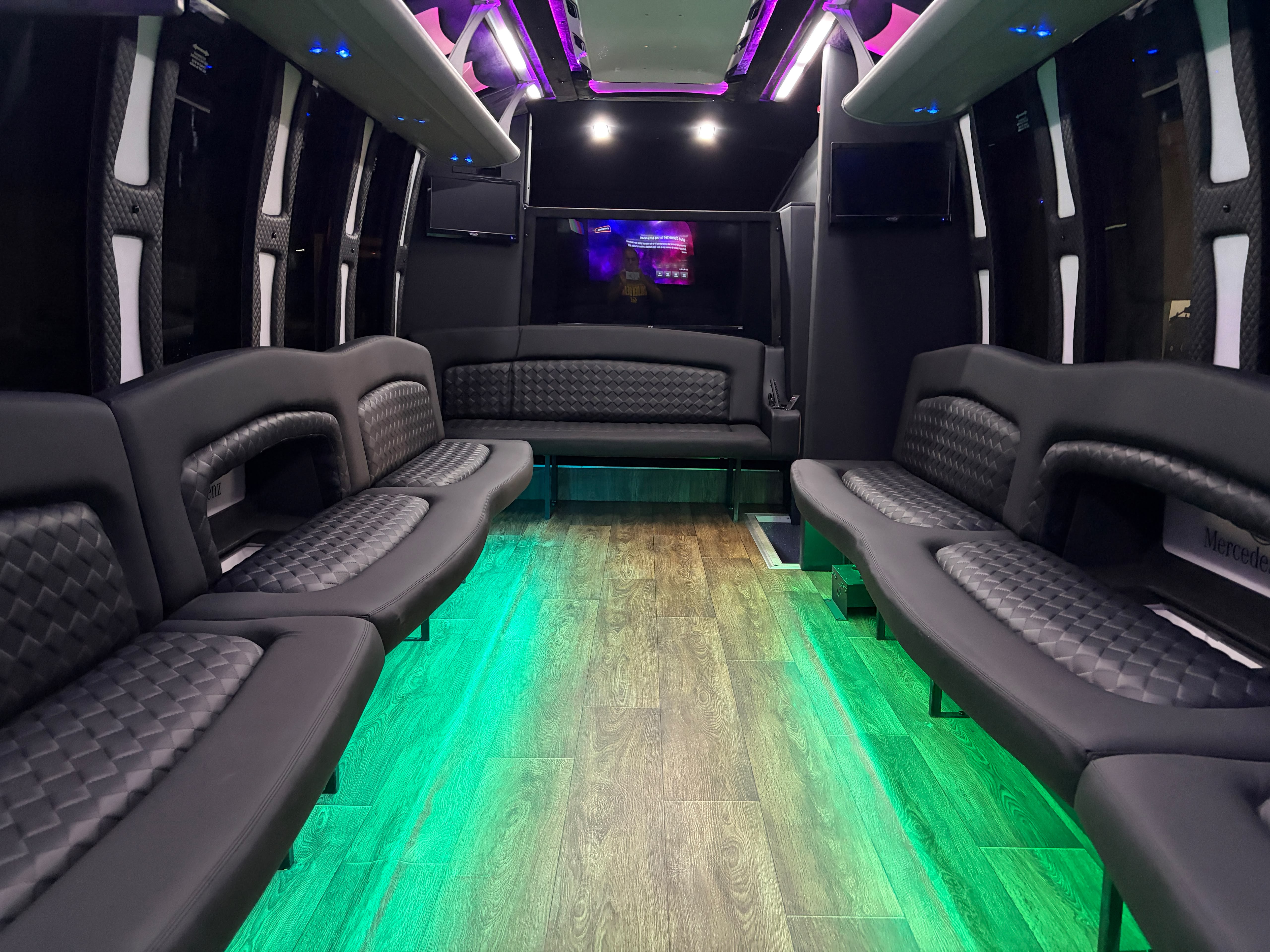 2016 Ford F-550 Limo Bus