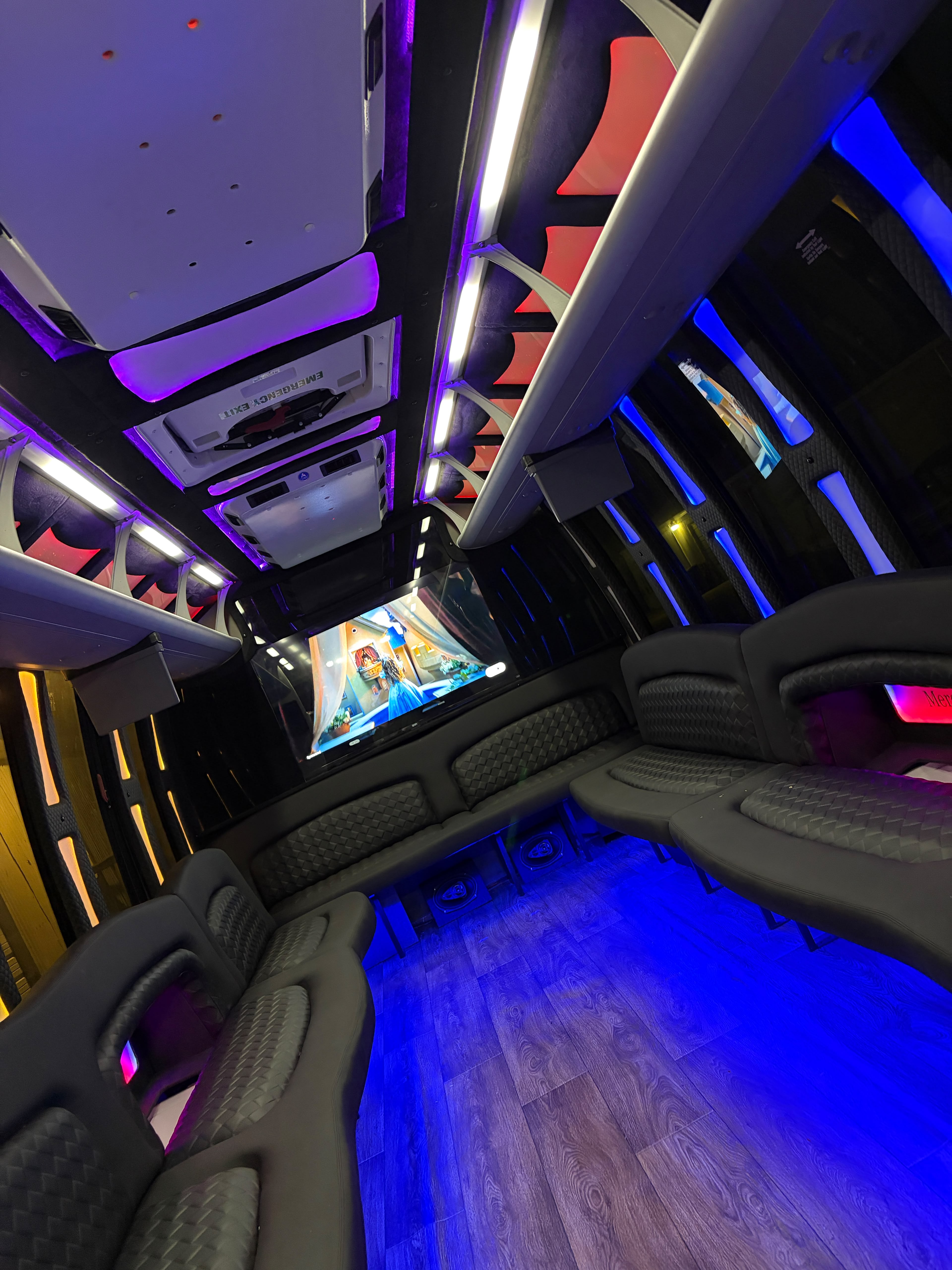 2016 Ford F-550 Limo Bus