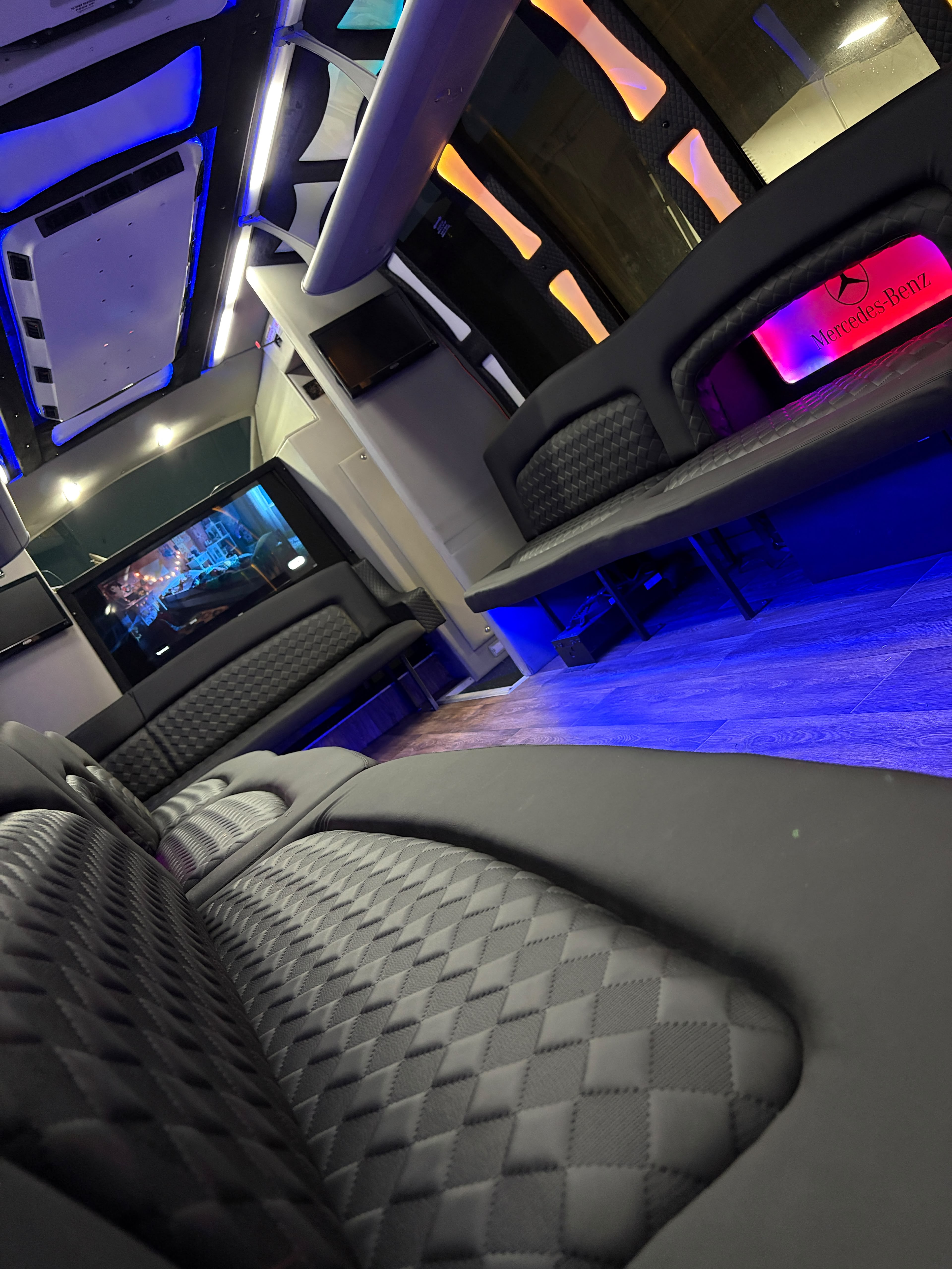 2016 Ford F-550 Limo Bus