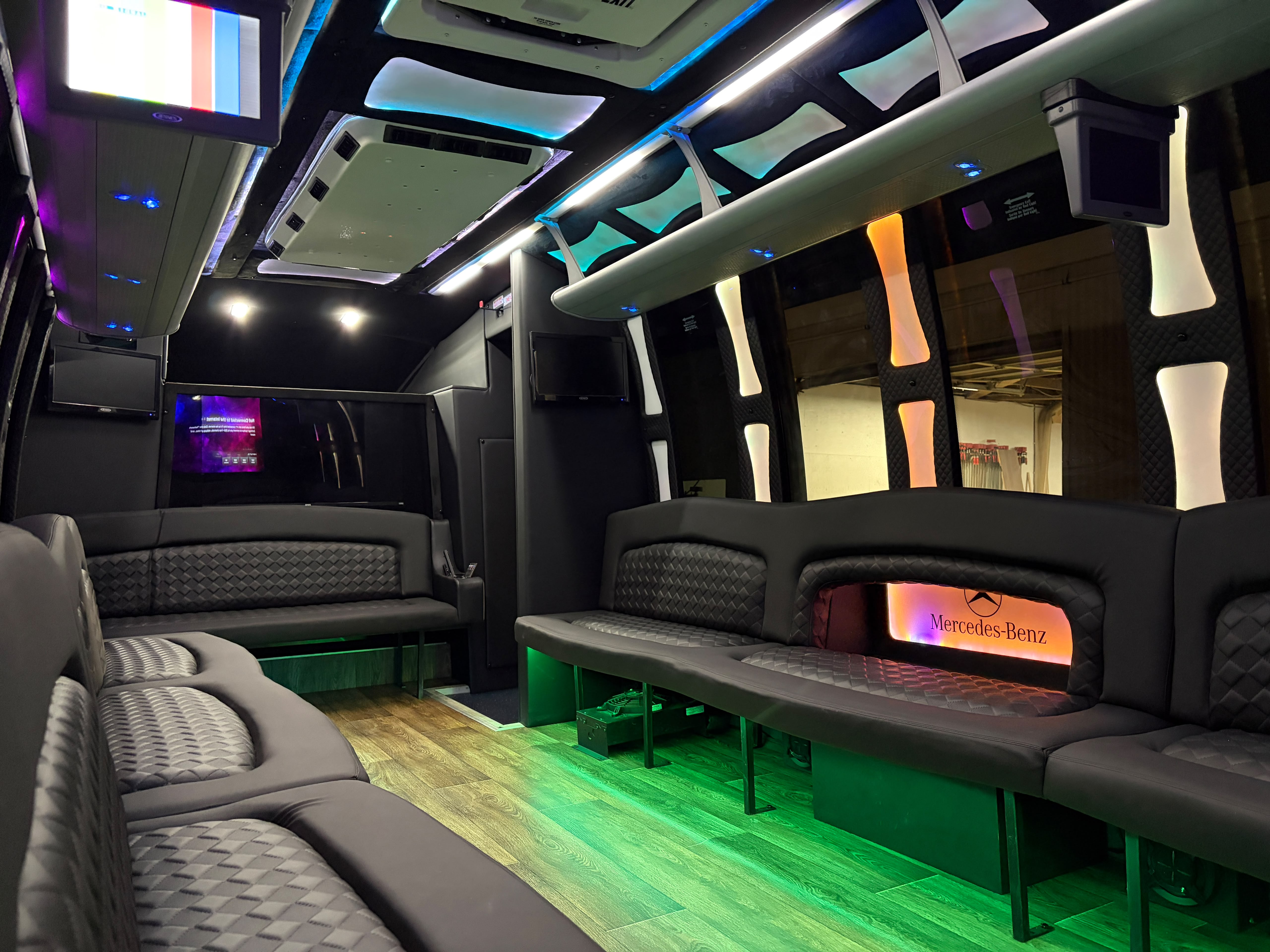 2016 Ford F-550 Limo Bus