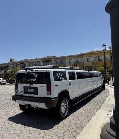 2005 Hummer H-2 20-Passenger Limousine – VIP Luxury Transportation