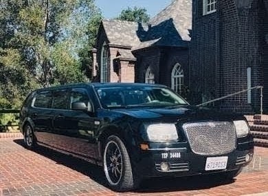 2006 Chrysler 300 Hemi Limousine – 8-Passenger Luxury & Style