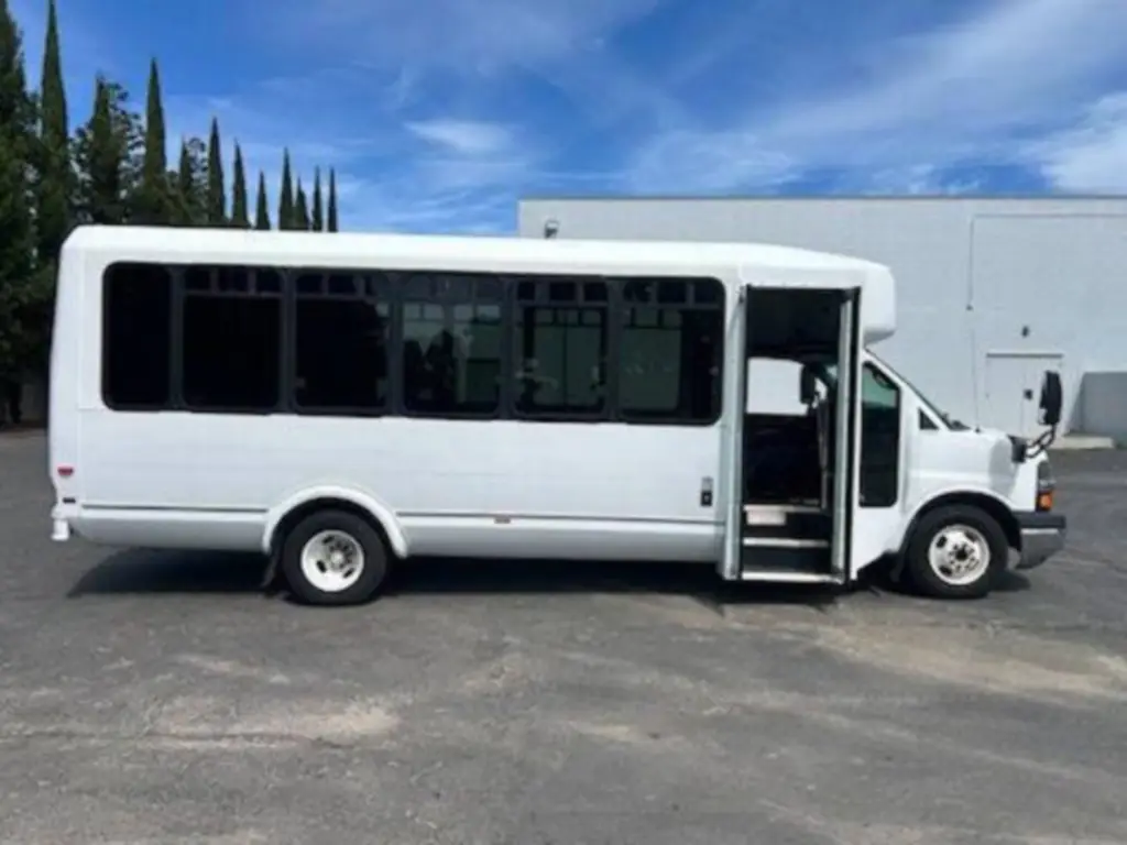 2010 Chevrolet Express Shuttle Bus