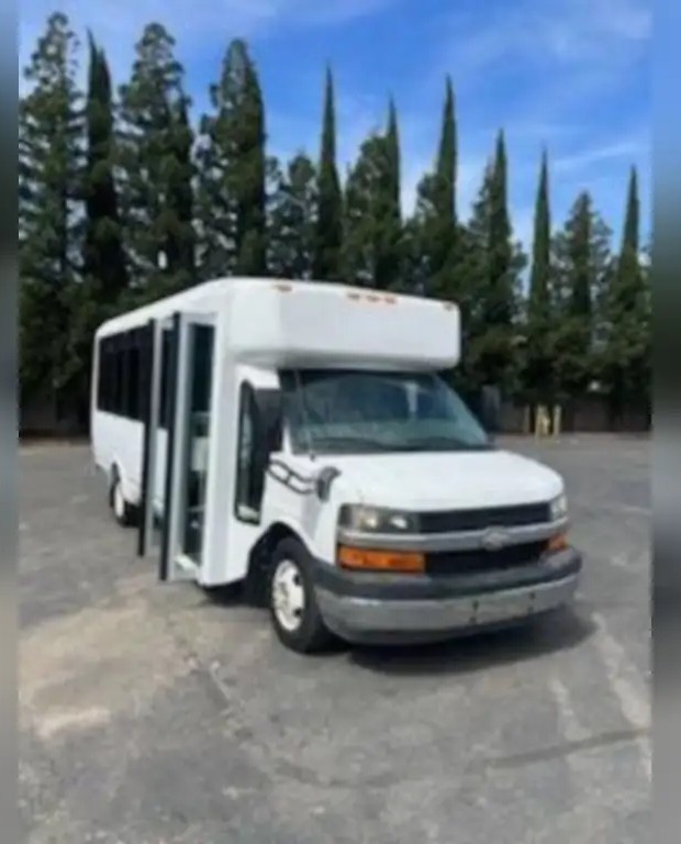 2010 Chevrolet Express Shuttle Bus