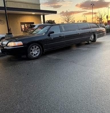 2007 Lincoln Town Car Limousine – Reliable 8-Passenger Transportation