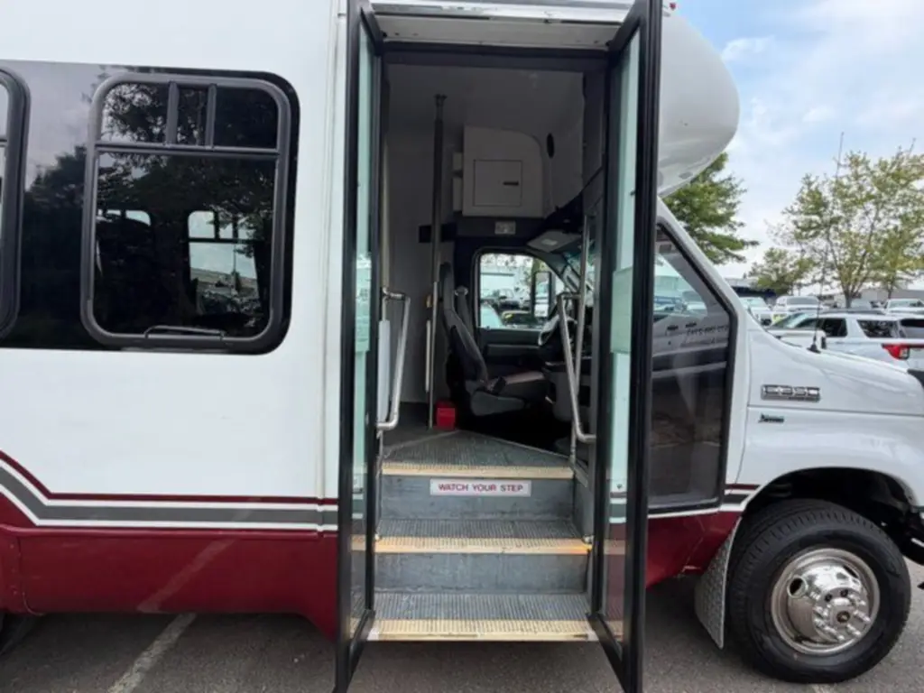 2012 Ford E-350SD Cutaway Shuttle Bus
