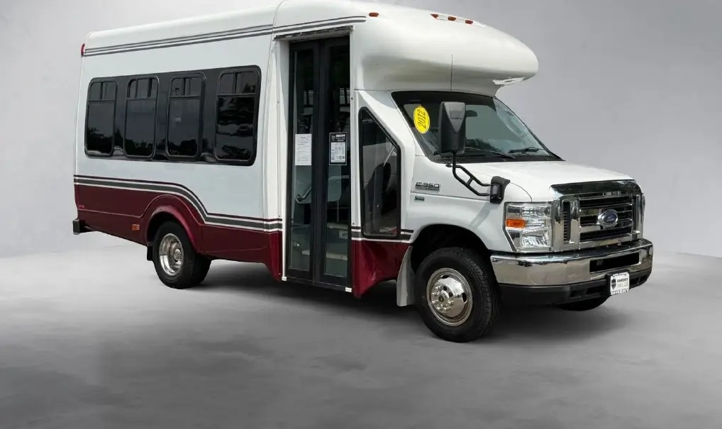 2012 Ford E-350SD Cutaway Shuttle Bus