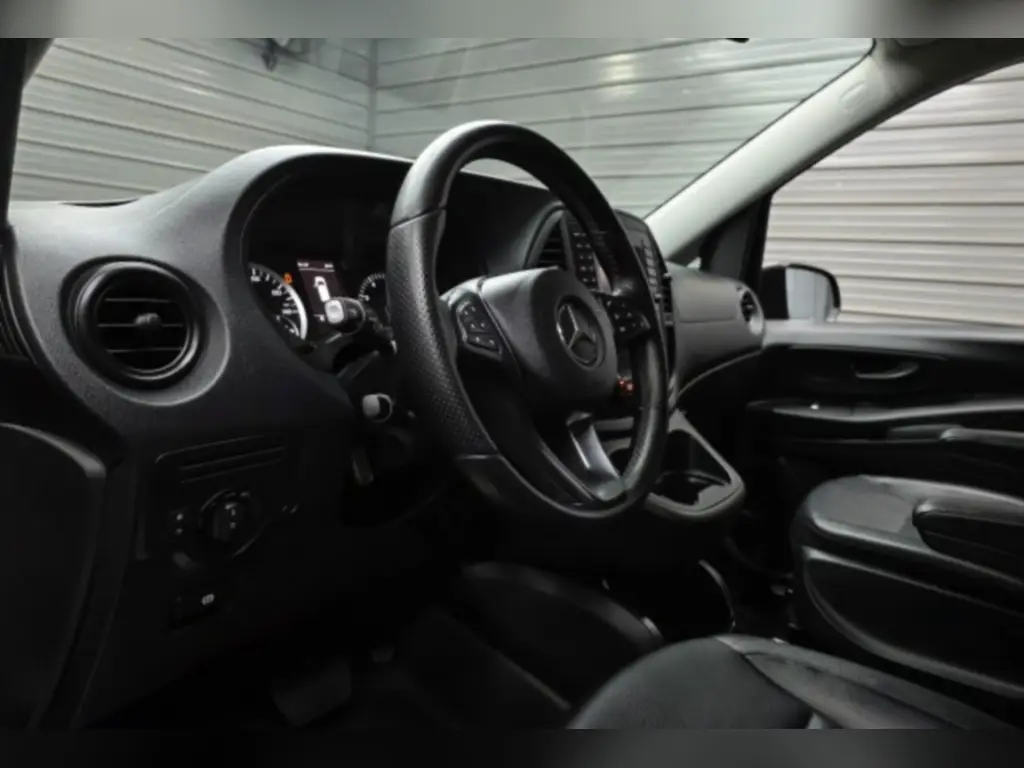 2018 Mercedes-Benz Metris - Passenger Van