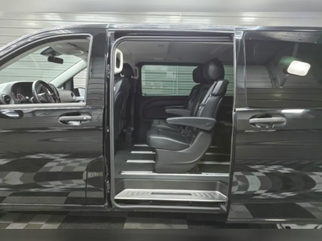 2018 Mercedes-Benz Metris - Passenger Van