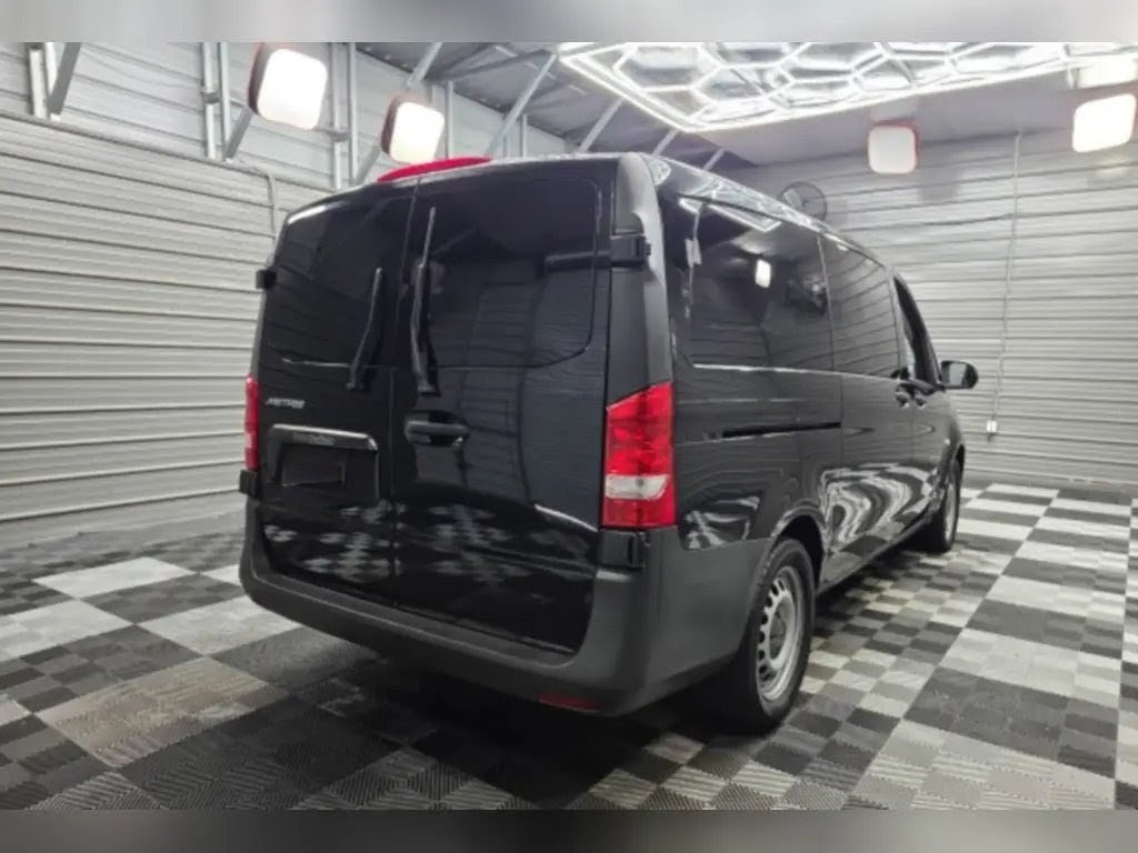 2018 Mercedes-Benz Metris - Passenger Van
