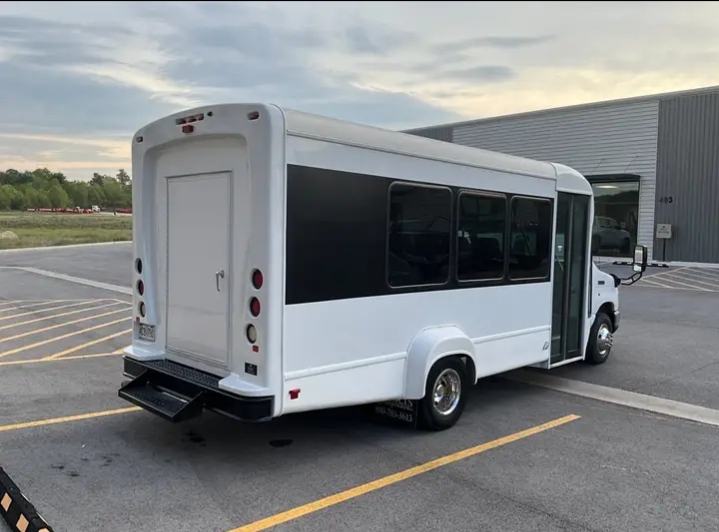 2019 Ford E-350 Shuttle Bus