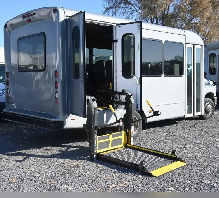 2019 Ford E-350 Starcraft Shuttle Bus