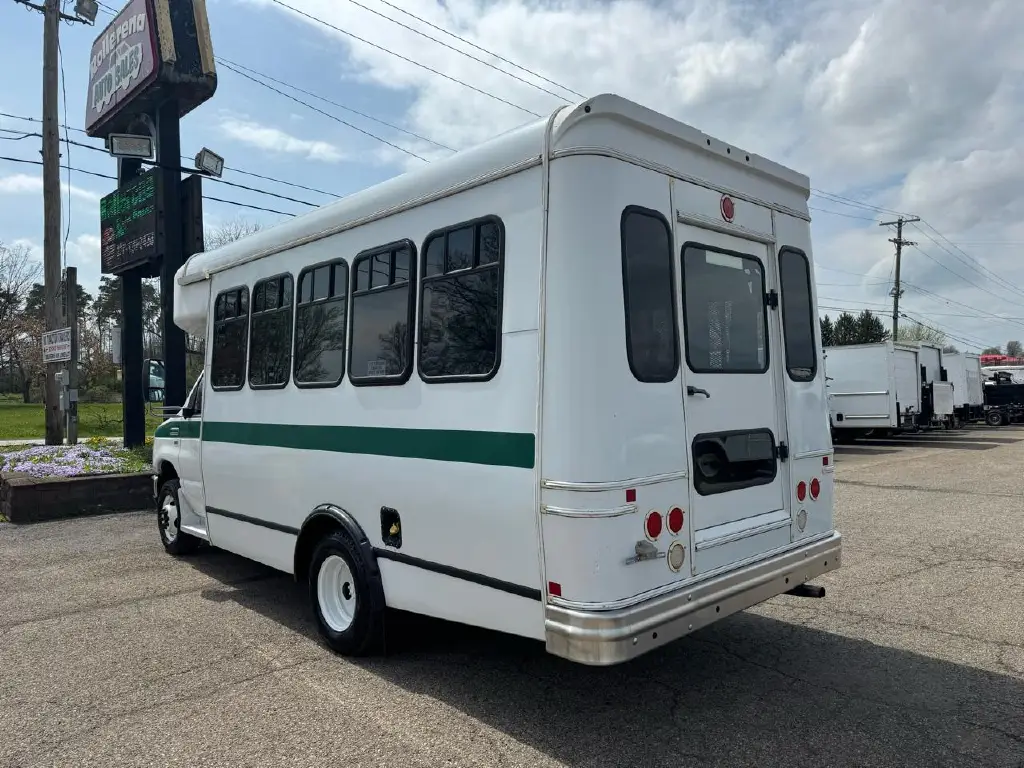 2015 Ford Econoline E-350 Super Duty Shuttle Bus