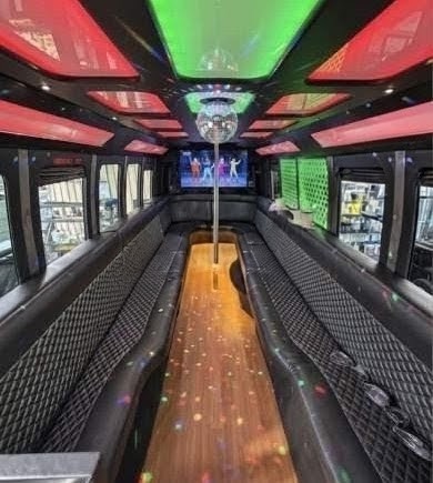 2013 Ford F550 Limo Bus – Reliable Group Transportation
