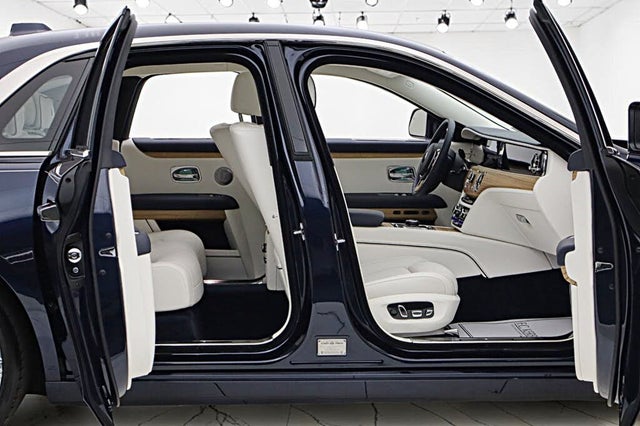 2025 Rolls-Royce Ghost AWD – Luxury Sedan