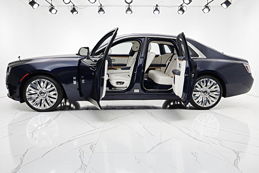 2025 Rolls-Royce Ghost AWD – Luxury Sedan