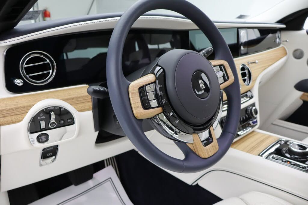 2025 Rolls-Royce Ghost AWD – Luxury Sedan