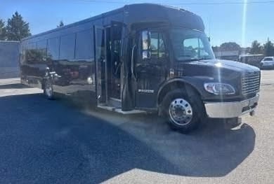 Reliable 2018 Freightliner M2 Shuttle Bus with Large Luggage Storage