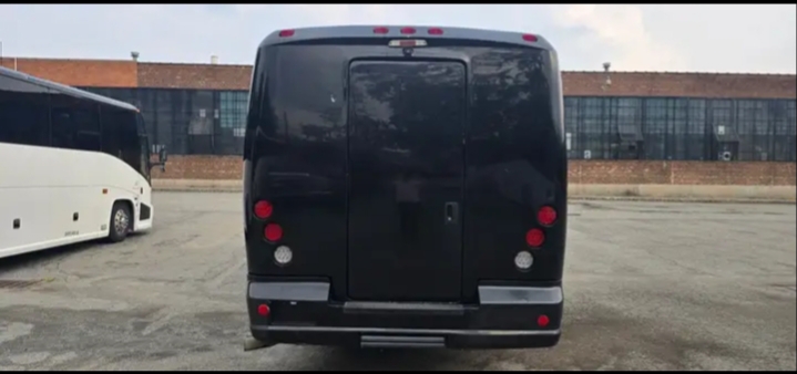 2018 Ford F-550 Shuttle Bus