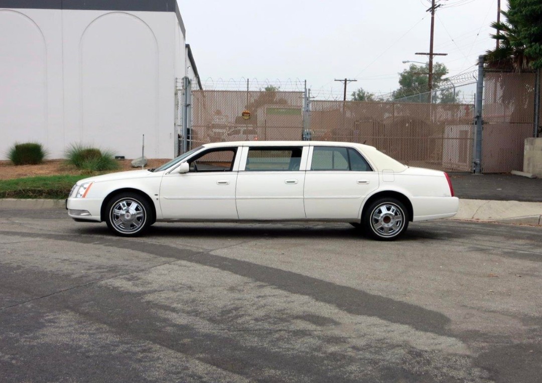 2007 Eagle Coach Cadillac DTS – 7-Passenger Limousine