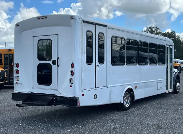 2017 Ford F-550 Shuttle Bus