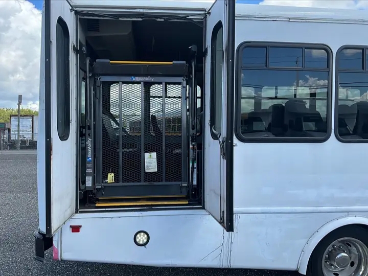 2017 Ford F-550 Shuttle Bus