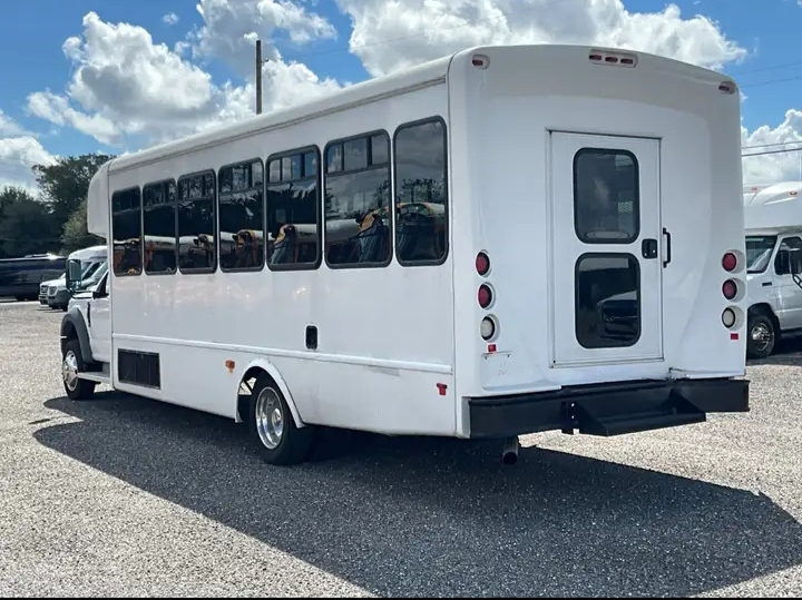 2017 Ford F-550 Shuttle Bus