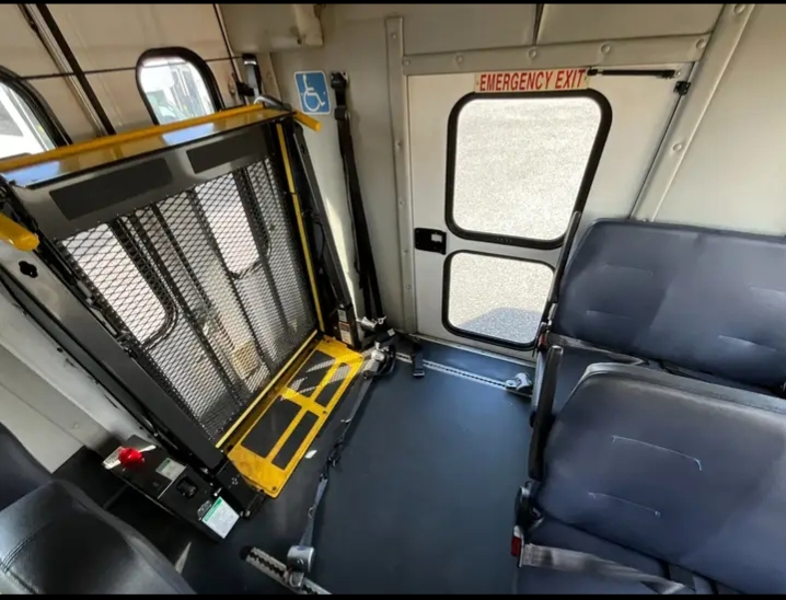 2017 Ford F-550 Shuttle Bus