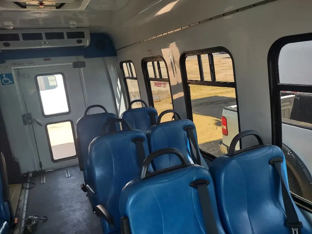 2008 Ford E-350 Econoline Shuttle Bus