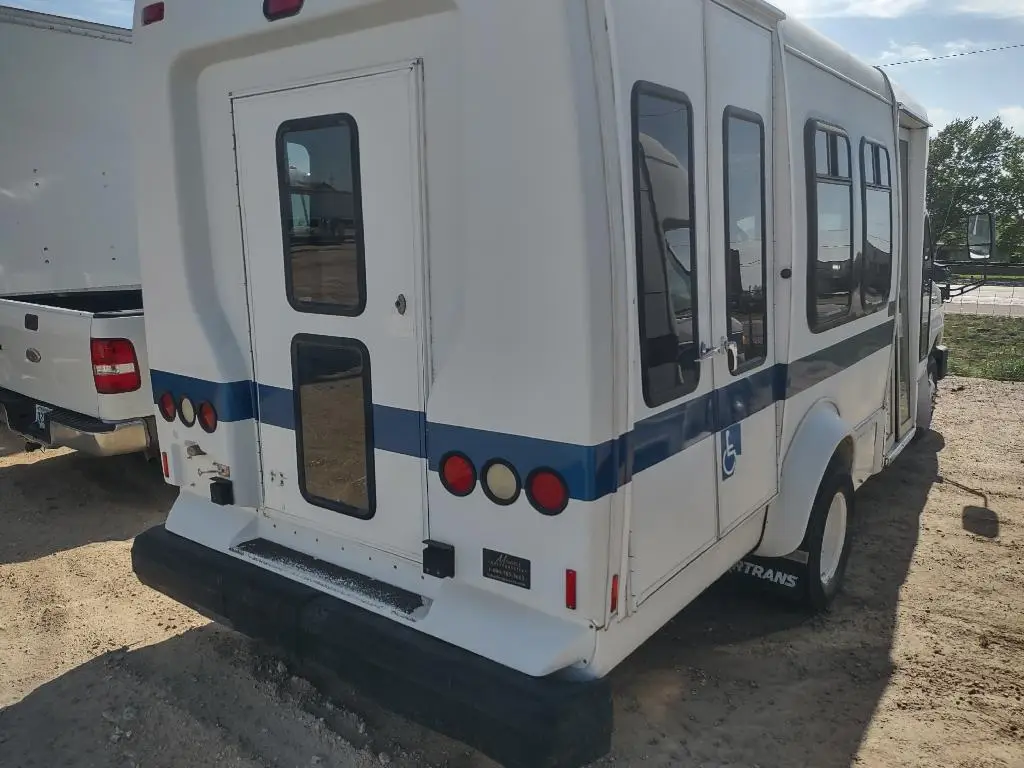 2008 Ford E-350 Econoline Shuttle Bus
