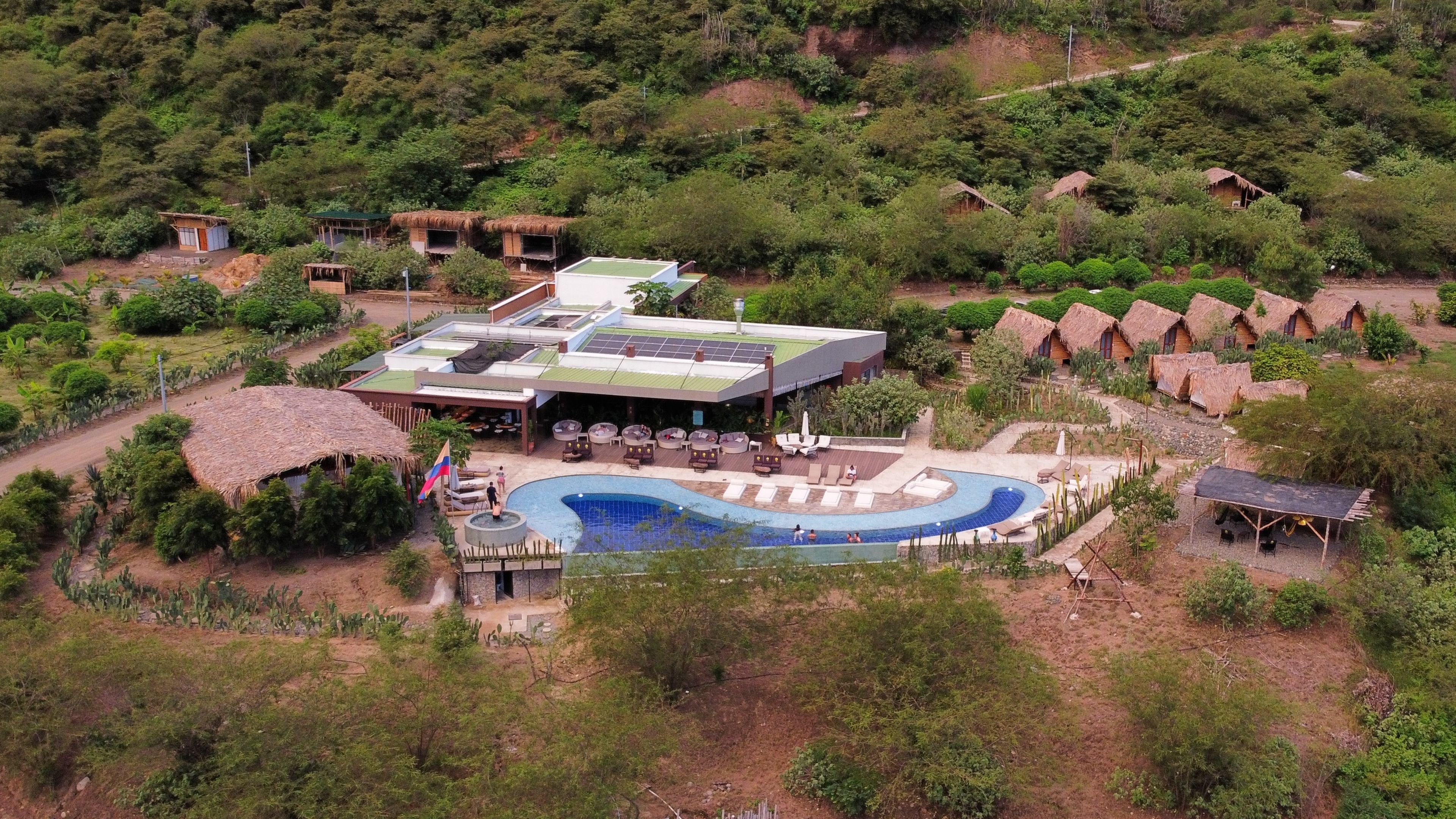 Vista aérea de Izotal en el bosque seco tropical