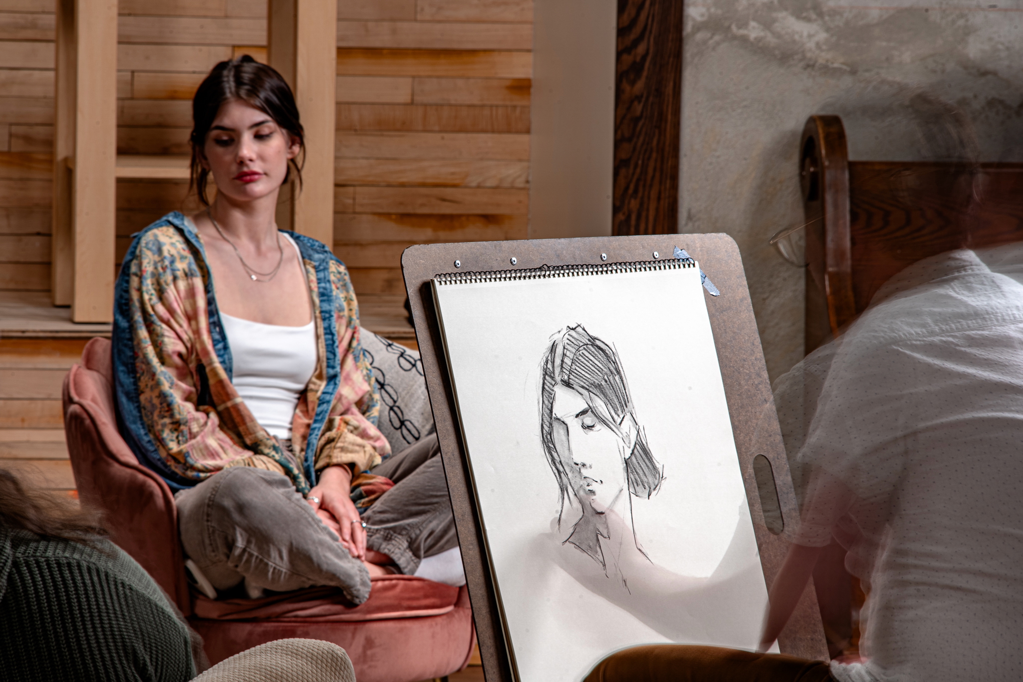 A model posing for a life drawing session.