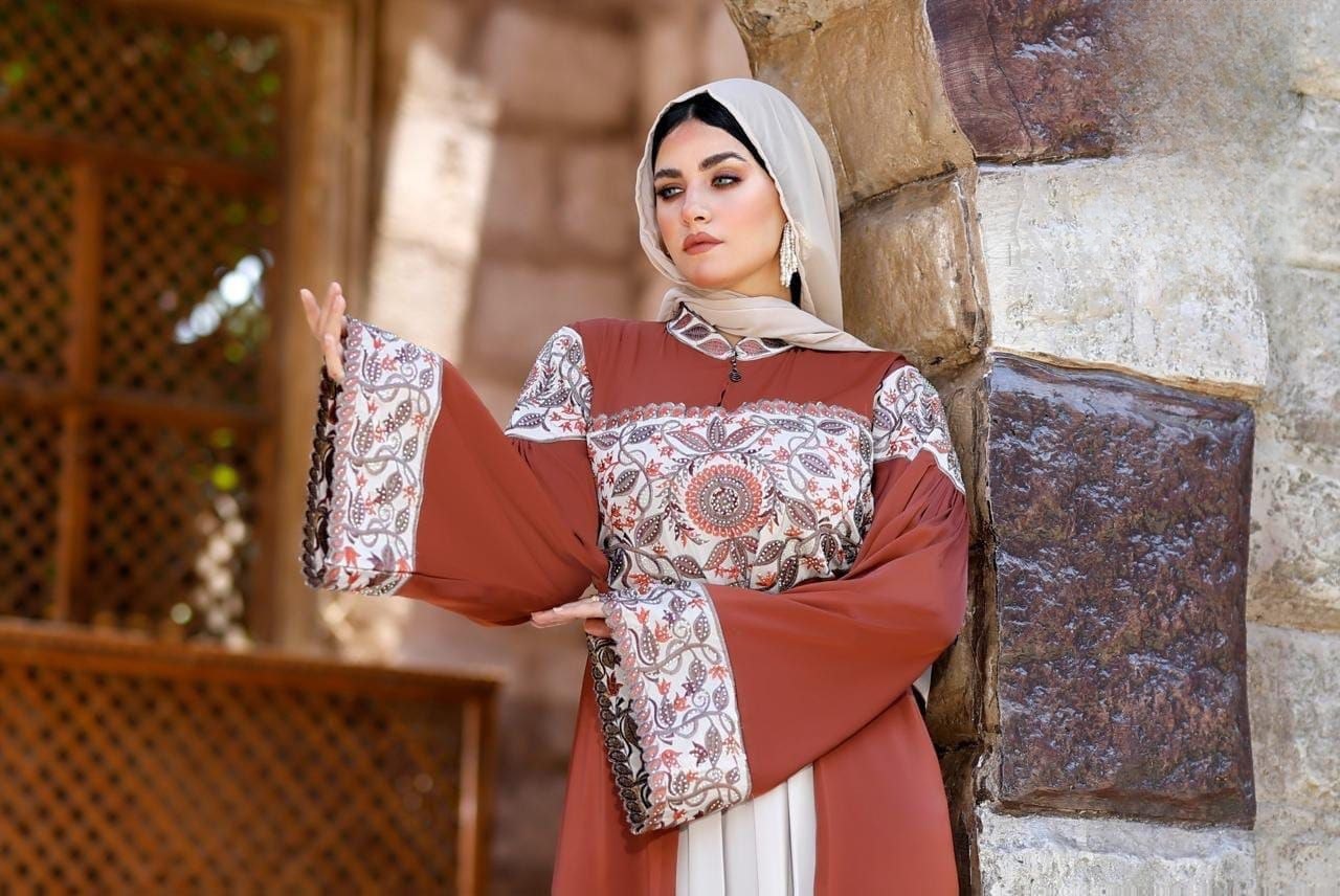 Elegant Silk Abaya - Thumbnail 3